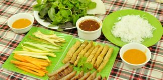 Đi ăn nem nướng Nha Trang phố Quán Thánh