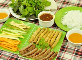 Đi ăn nem nướng Nha Trang phố Quán Thánh