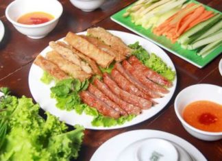 Nem nướng và lẩu gà cực ngon phố Cửa Bắc