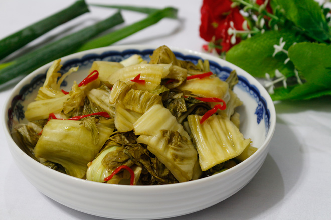 Dưa cải mà muối theo cách này đảm bảo chua dịu, vàng giòn không bị khú - 1