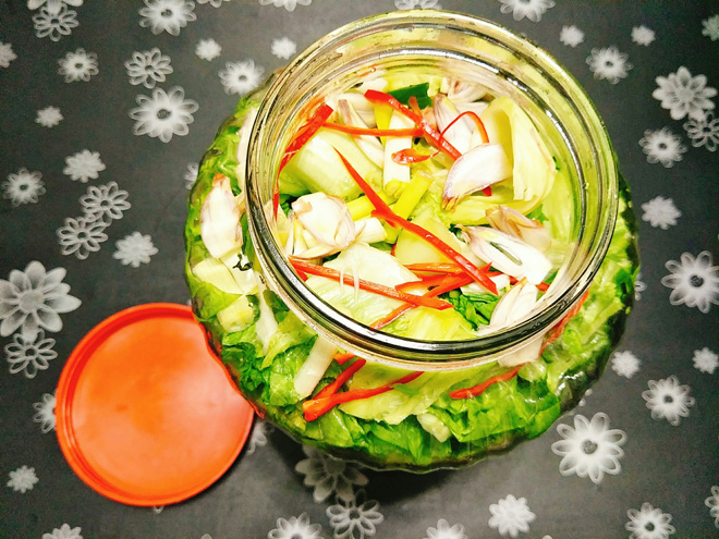 Dưa cải mà muối theo cách này đảm bảo chua dịu, vàng giòn không bị khú - 8