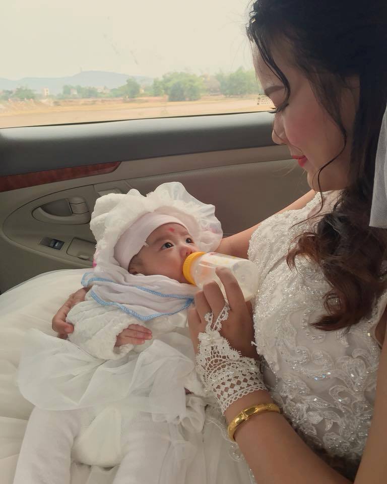 Rớt nước mắt với tâm sự của cô dâu bế con 1 tháng trên xe hoa về nhà chồng - 1