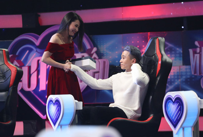 Nữ sinh xinh đẹp khiến cả 8 soái ca "say đứ đừ” trên sân khấu - 3