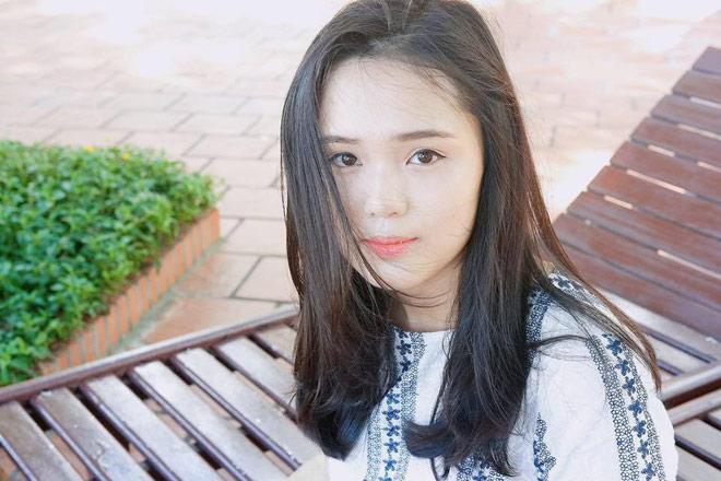 Dàn WAGs gợi cảm thế này cũng không khiến cầu thủ U23 run chân - 6