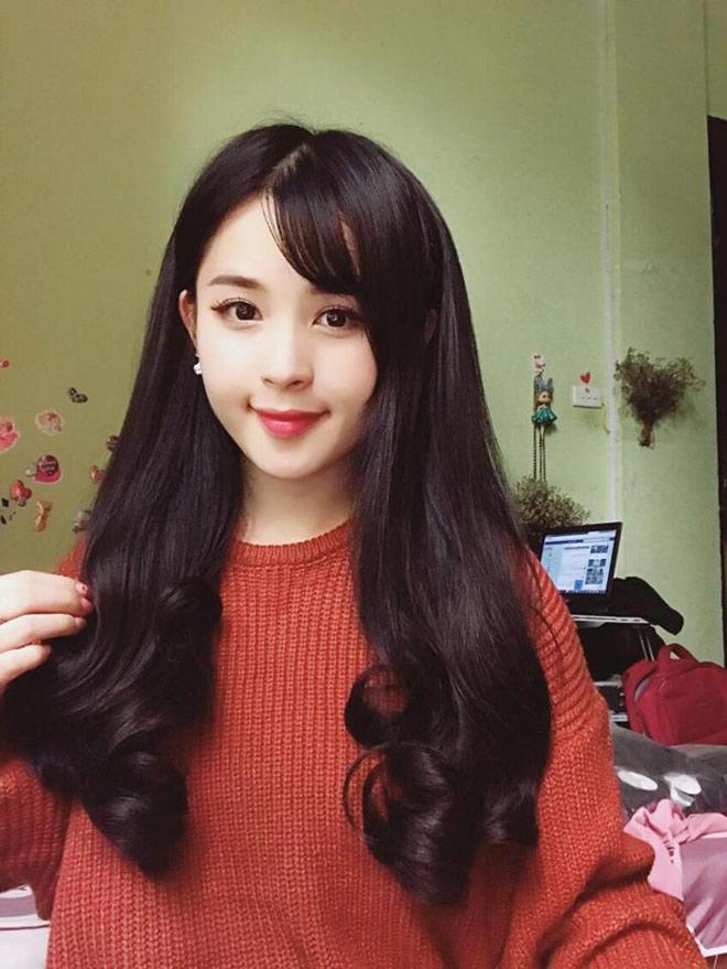 Dàn WAGs gợi cảm thế này cũng không khiến cầu thủ U23 run chân - 10