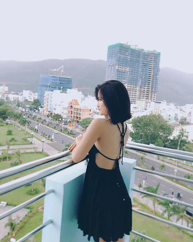 Bất ngờ về bạn gái đẹp như minh tinh của tiền vệ Huy Hùng - 12