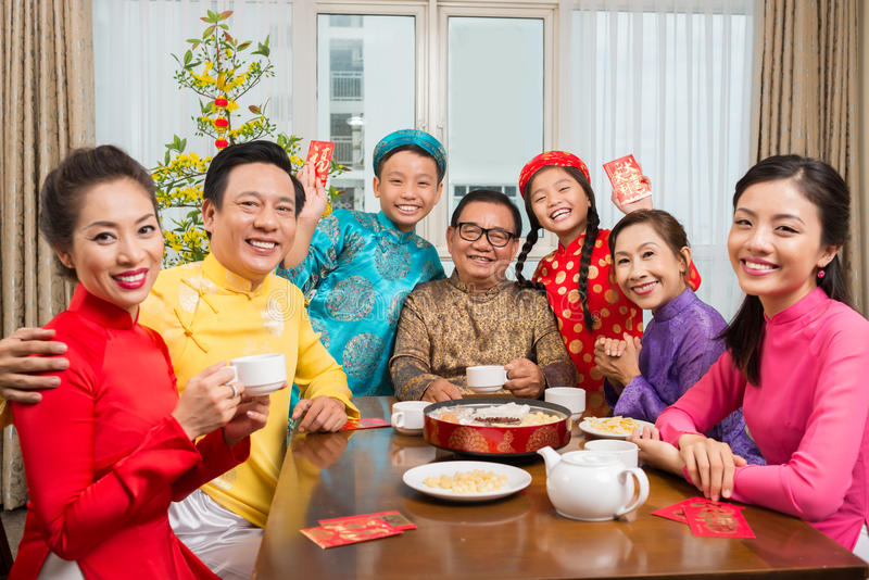 Phụ nữ thật ích kỷ, lười biếng khi sợ Tết - 1
