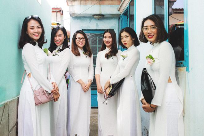 Dàn bê tráp "lạ" với đồng phục học sinh ở TPHCM gây bão - 6