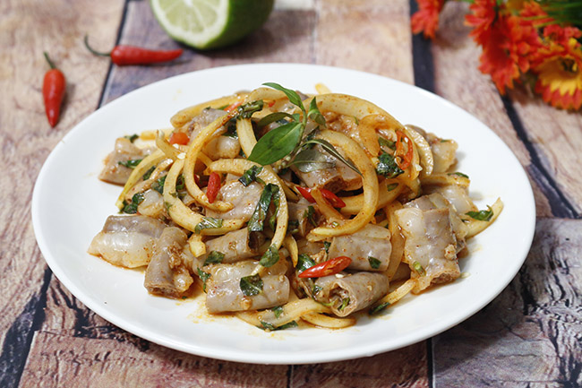 Trổ tài làm lòng non sốt chua cay cho chồng yêu nhậu lai rai - 1