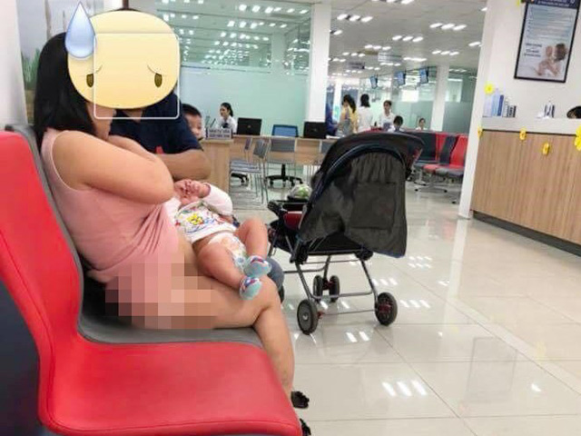 Vén váy cho con bú, gia đình tôi "nổ tung" nóc - 1