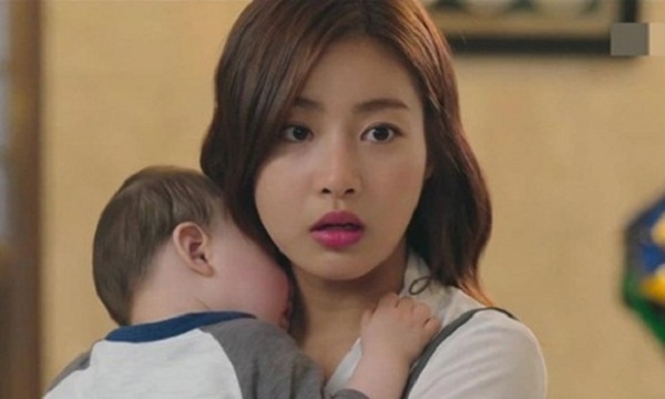 Chết sững nhìn chồng vật vã trong đám tang người yêu cũ - 3