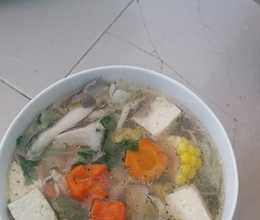 Canh nấm tuyết rau củ chay