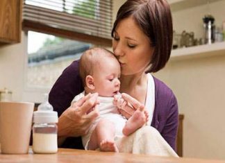 Trẻ bỏ bú mẹ và cách khắc phục?
