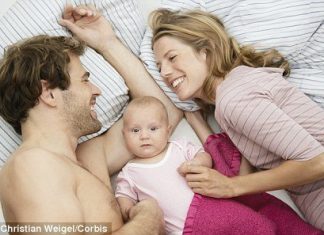 Để ‘chuyện ấy’ khi có con mọn như ‘lúc còn son’