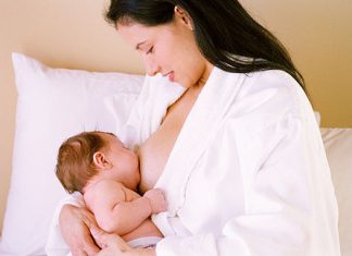 Các mẹ cần biết cách cho bé bú thế nào cho đúng
