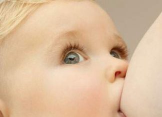 Các chất dinh dưỡng có trong sữa mẹ cần thiết cho trẻ