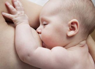 Hướng dẫn sản phụ cho con bú đúng sau sinh