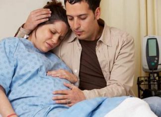 Những thay đổi ở đường sinh khi thai phụ chuyển dạ.