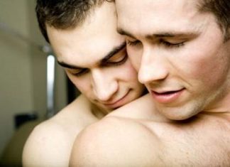 Nguy cơ lây nhiễm HIV từ quan hệ đồng tính.