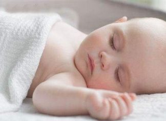 Những lưu ý khi chăm sóc bé 1 tuần tuổi.