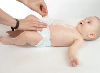 Chăm sóc bé bị hăm tã