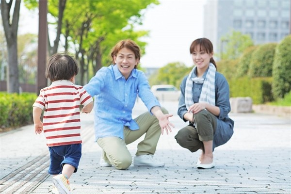 9 mốc phát triển quan trọng của bé dưới 2 tuổi 3