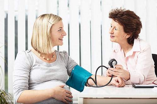 thông liên nhĩ, tim bẩm sinh, triệu chứng cơ năng, loạn nhịp tim, suy tim, hở van hai lá, loạn nhịp tim, 