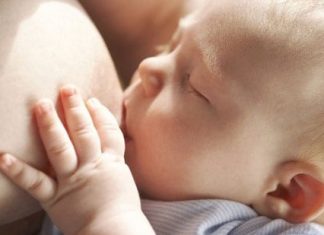 “Nứt cổ gà” ở người mẹ cho con bú
