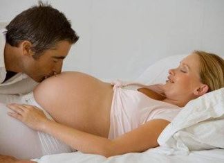 Những điều phụ nữ mang thai cần tránh khi quan hệ