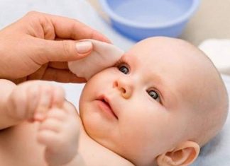 Vệ sinh mắt mũi cho bé như thế nào cho đúng